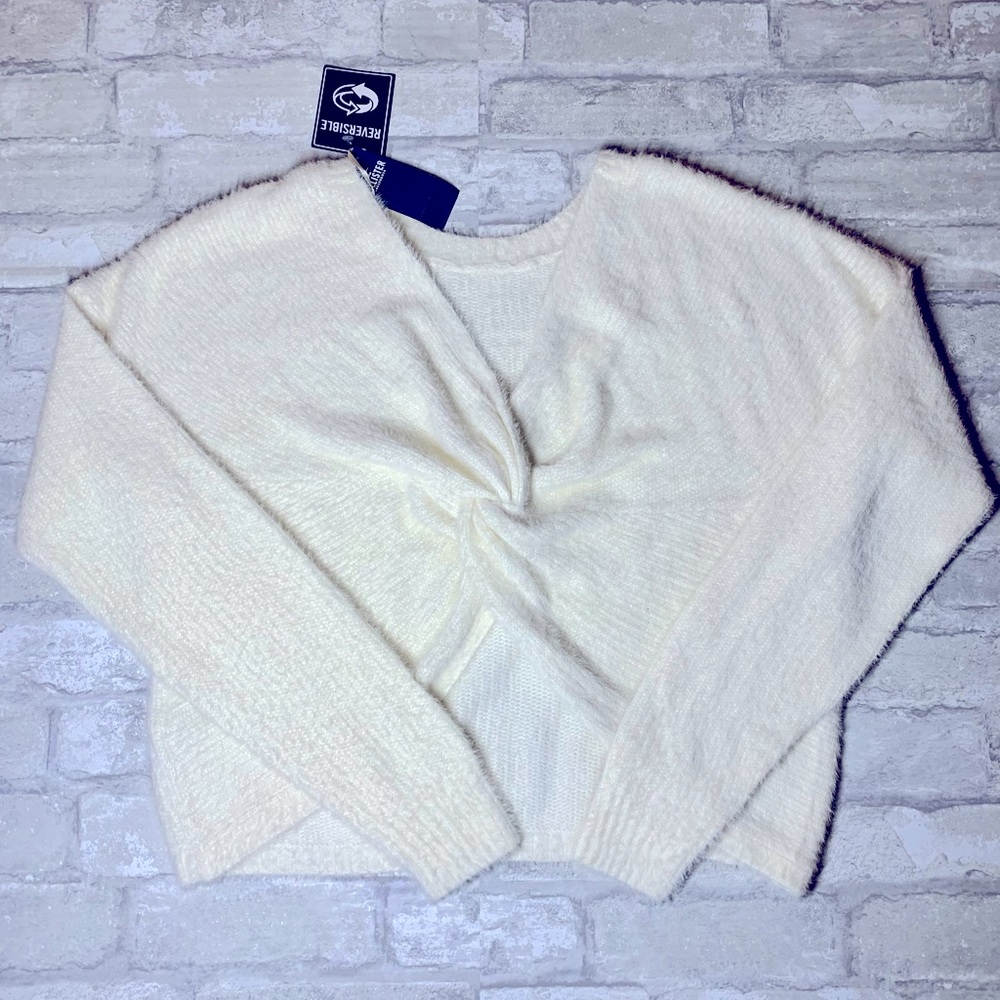HOLLISTER: COZY REVERSIBLE TWISTED CROPPED SWEATER